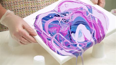 The art of creating cells in color pouring with a magic cell maker